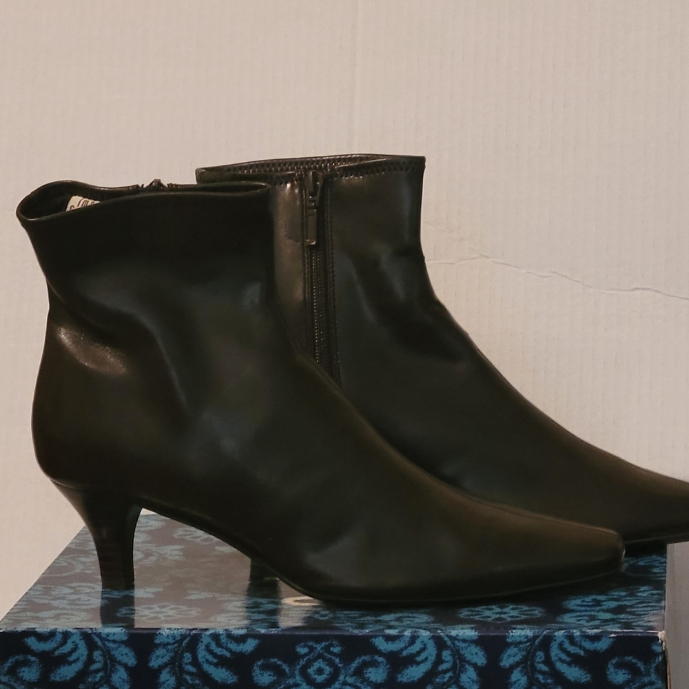 Dark brown kitten heel booties